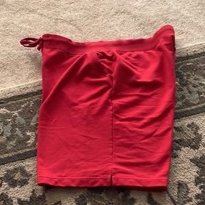 Kim Rogers red shorts size medium to front pockets drawstring. 🥀🥀